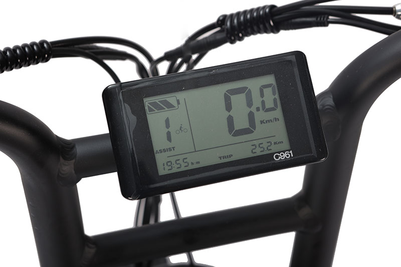 Pantalla LCD y luces LCD delanteras y traseras